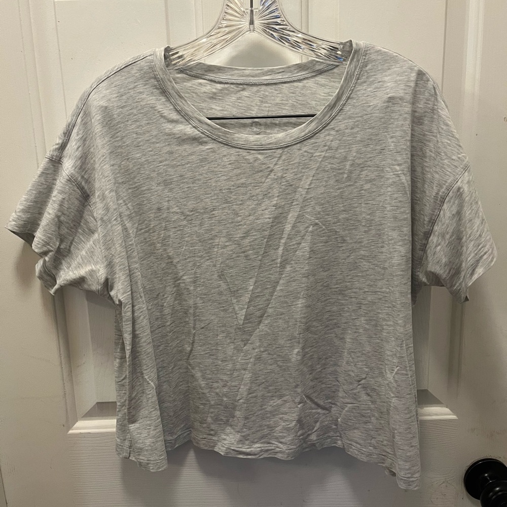 🍋 LIKE NEW Lululemon Cates Tee in Heathered Core Ultra Light Grey - Sz 10